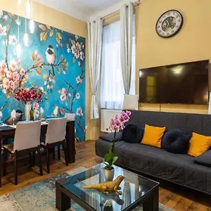  Apartman Cherry Blossom Designer In The Center With Free Parking